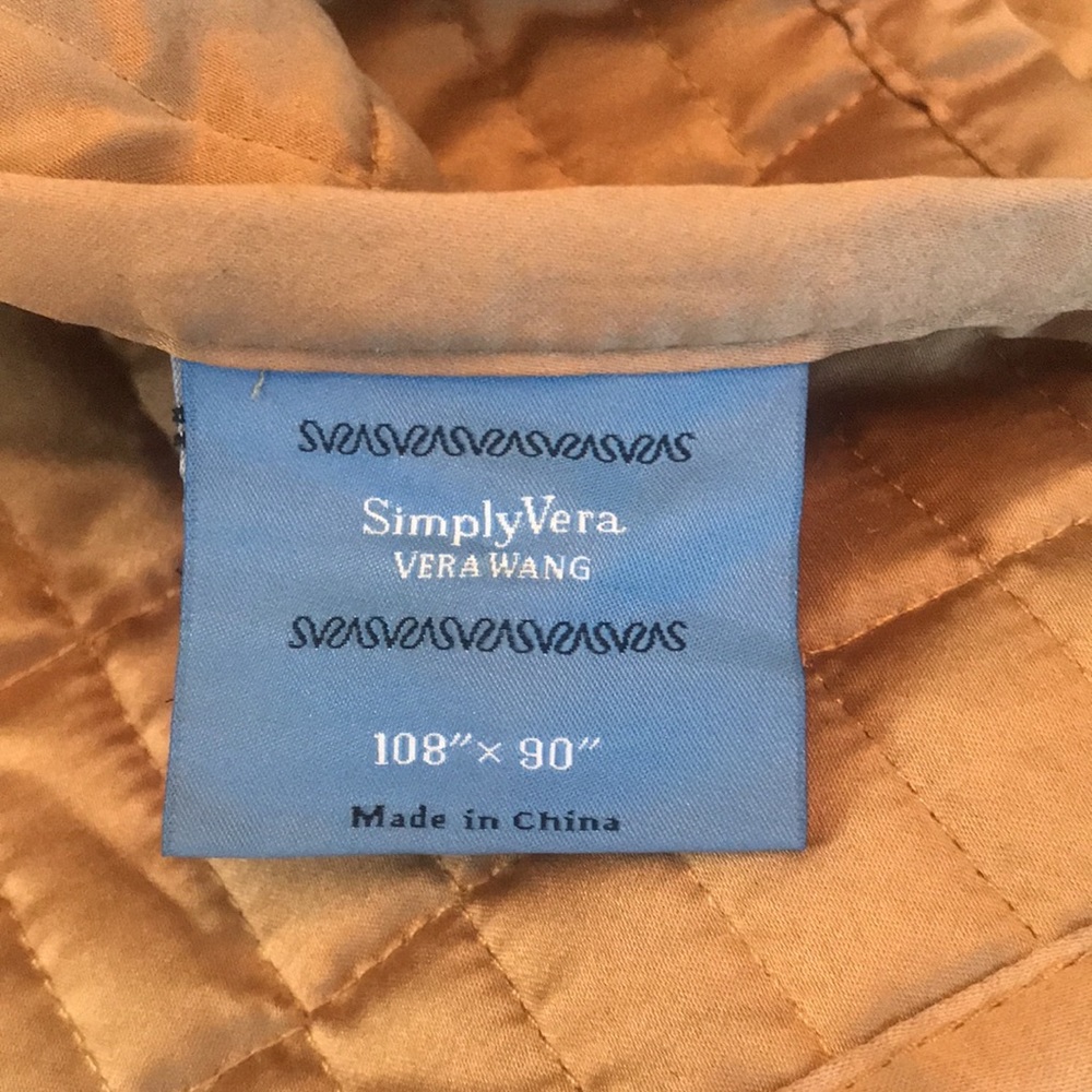 Queen/King size luxury coverlet, 90”x108” - Picture 4 of 5